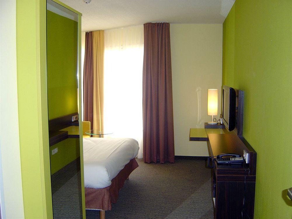 Ibis Styles Centre Port Nizza